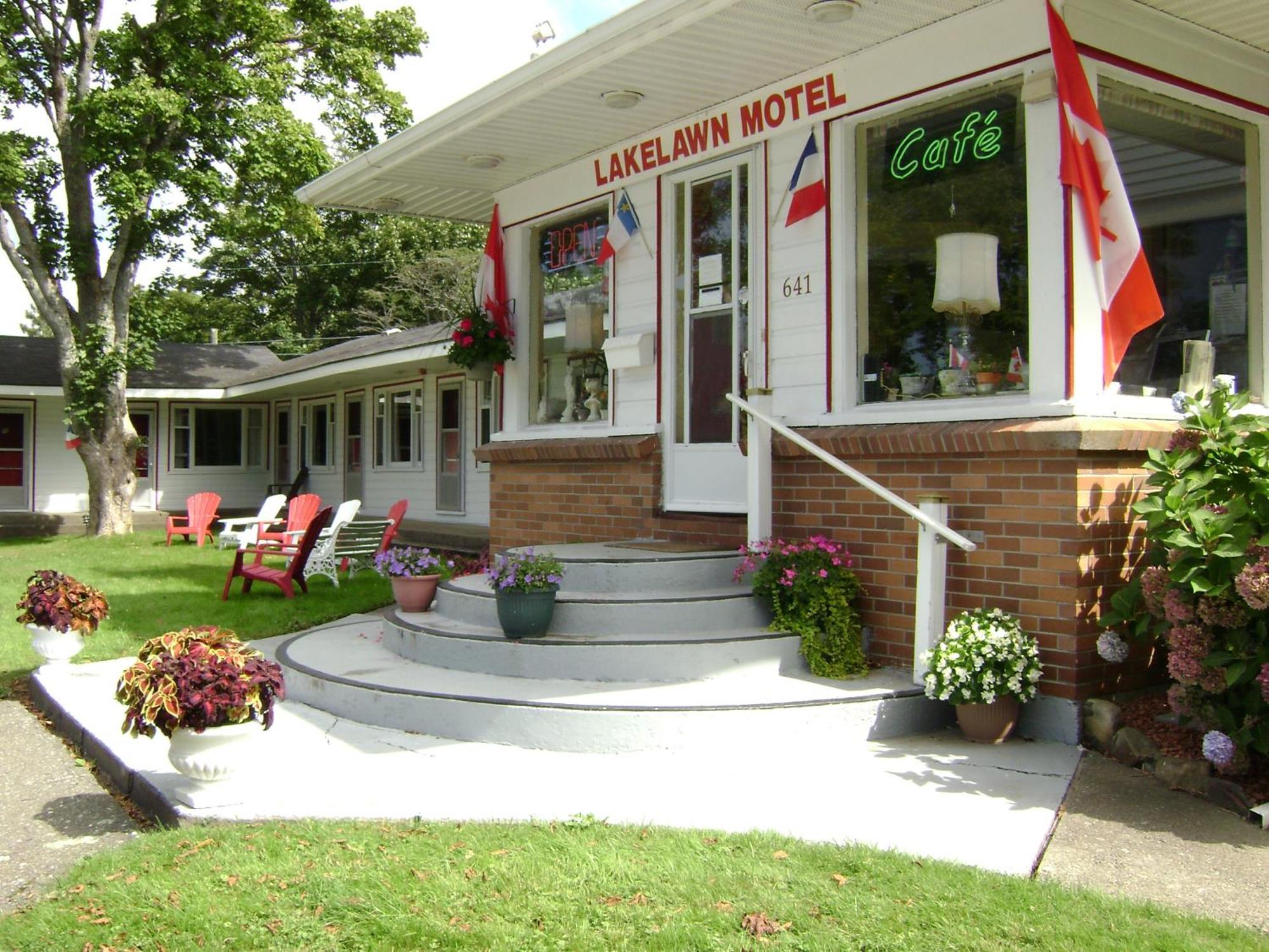 Lakelawn B&B And Motel Yarmouth Exterior photo