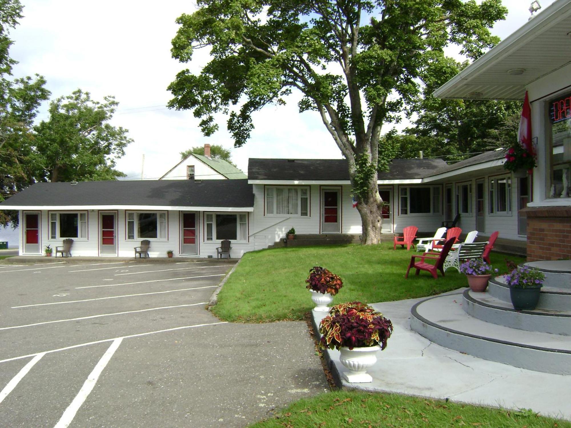 Lakelawn B&B And Motel Yarmouth Exterior photo